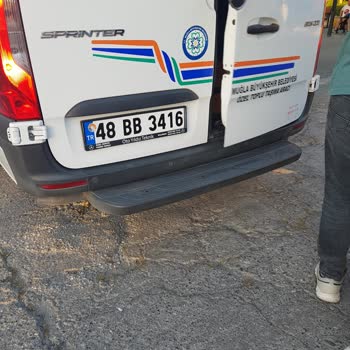 Muğla Büyükşehir Belediyesi Otobüs Şoförünün Terbiyesizlikleri