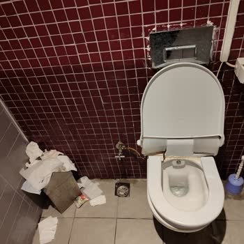 Shell Konya Karapınar Acı Göl Yanında Ki Şubesi Kadınlar Tuvaleti