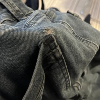 Mavi Jean Arka Cepten Yırtılması