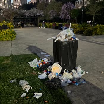 Beylikdüzü Belediyesi Osmanlı Parkı Çöp