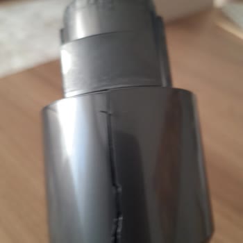 Dyson V11 Borusunun Üst Plastik Kısmında Kırılma