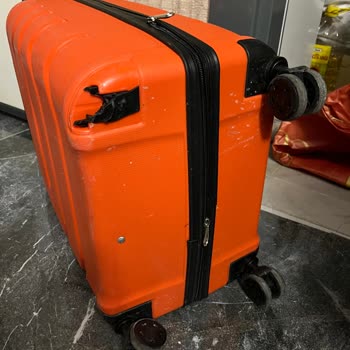 Ajet Valizimin Tekerini Kirdi.