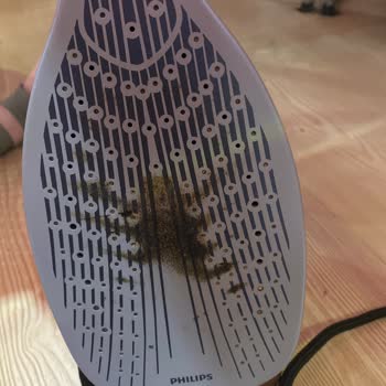 PHILIPS Ev Aletleri Ütü Altının Sürekli Kararıp Kıyafetlerimi Batırması