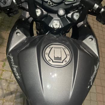 Bajaj Pulsar RS200 Sol Grenaj Açıklığı