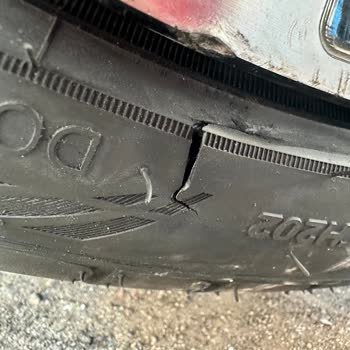 Tuzla Belediyesi Kazılan Çukurun Arabalara Zarar Vermesi