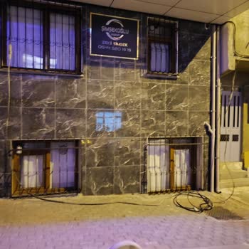 Türk Telekom İnternet Kablosu Sokağın Ortasında Yerde Duruyor