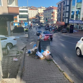 Ümraniye Belediyesi Ümraniye Çöpler Toplanmıyor.