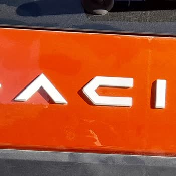 Dacia 2023 Model Aracın Yetkili Serviste Bile Yedek Parçası Yok.
