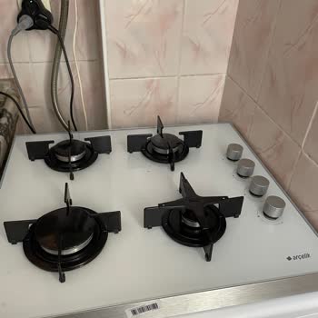 Arçelik Stoc 827 B Beyaz Cam OCAK'IN Üstünden Tencere Kayıyor