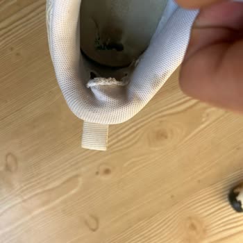 In Street Ayakkabının İç Astarında Yırtılma, Tabanında Çökme Ve Yanlarda Açılma.