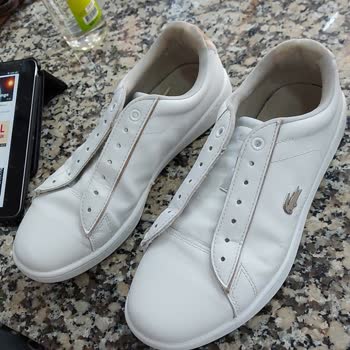 Levent Lostra Temizlik İçin Verdiğim Ayakkabımı Kar Beyaza Boyadı.