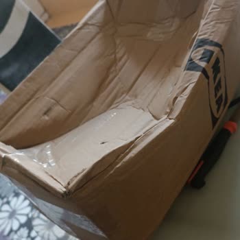 Yurtiçi Kargo Van Beşyol Şubesi Paketleri Ezilmiş Halde Teslim Ediyor