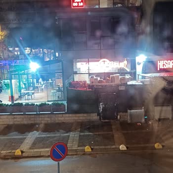Köfteci Yusuf Gürültüden Rahatsızım Takılan Spotlardan Rahatsızım