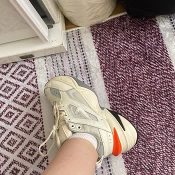 Fallacy Sneakers Yanlış Ürün