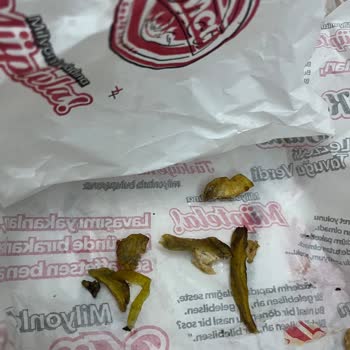 Öncü Döner Bozuk Ürün Satıyor