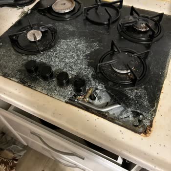 Electrolux Set Üstü Ocak Yemek Yaparken Patladı