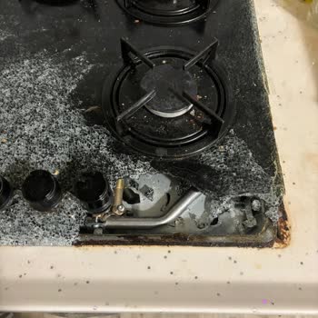 Electrolux Set Üstü Ocak Yemek Yaparken Patladı