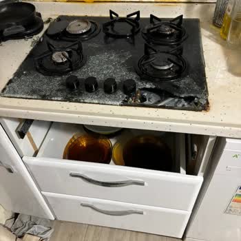 Electrolux Set Üstü Ocak Yemek Yaparken Patladı
