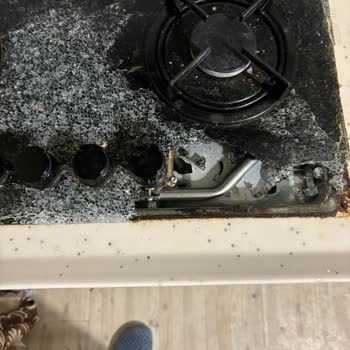 Electrolux Set Üstü Ocak Yemek Yaparken Patladı