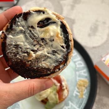 Burger King Den Kömür Ekmek Servisi