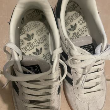 Fallacysneakerscom Adidas Ayakkabıdan Kaynaklanan Çorap Kararması!