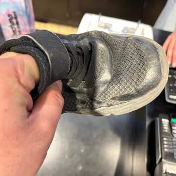 Skechers Pişmanlıktır Üretim Hatasını Kabul Etmiyor 6 Ayda Eskidi