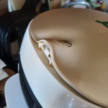 PHILIPS Ev Aletleri Üst Kapakta Erime