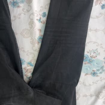 DeFacto Pantolondan Boya Akması