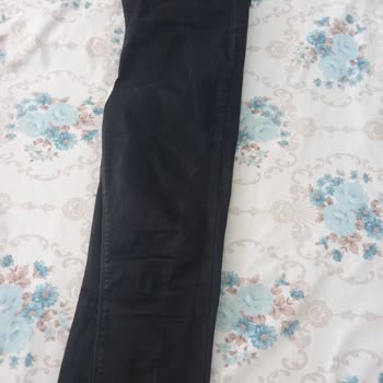 DeFacto Pantolondan Boya Akması