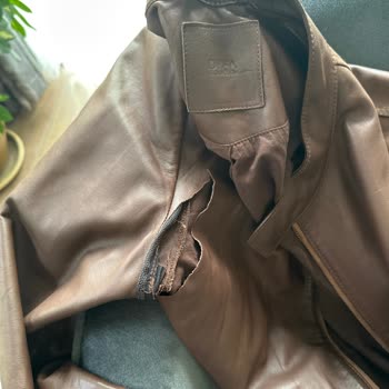 Desa Deri Ceket Yırtıldı