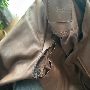 Desa Deri Ceket Yırtıldı