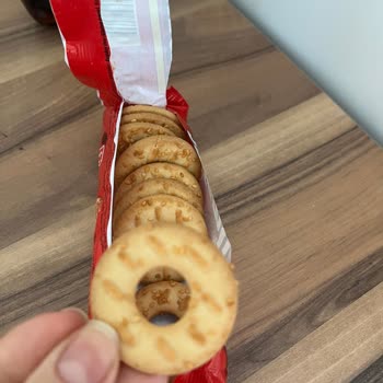 Eti Gıda Eti Susamlı Bisküvide Susam Yok.