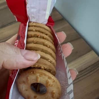 Eti Gıda Eti Susamlı Bisküvide Susam Yok.