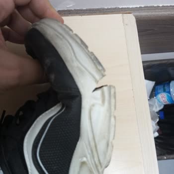 Slazenger Kadın Ayakkabısının Ortadan Kırılması