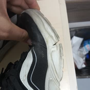 Slazenger Kadın Ayakkabısının Ortadan Kırılması