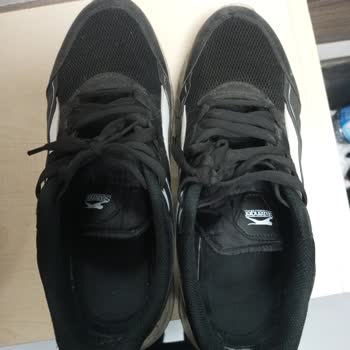 Slazenger Kadın Ayakkabısının Ortadan Kırılması