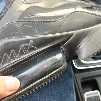 Nike Air Tabanı Patladı