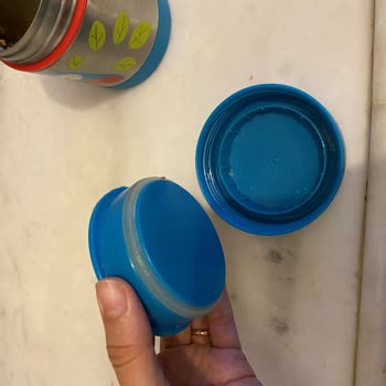 Kalitesiz Skip Hop Termosumun Kapağı Yapıştırıcısından Ayrıldı