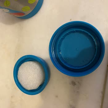 Kalitesiz Skip Hop Termosumun Kapağı Yapıştırıcısından Ayrıldı