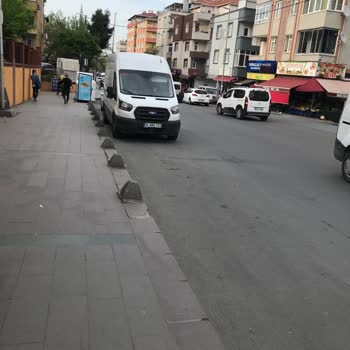 İBB - İstanbul Büyükşehir Belediyesi Küçükçekmece'de Otobüs Bekleme Çilesi