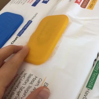 Sleepy Tahrip Olmuş Islanmış Yırtılmış Kolilerde Ürün Gönderimi