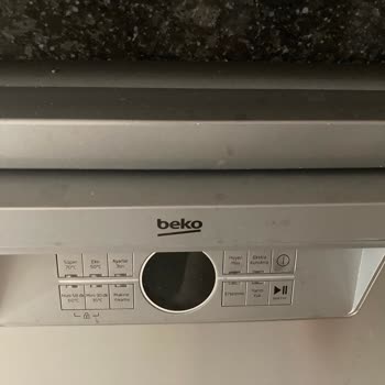 Beko Garantili Üründen Ücret Talep Ediyor