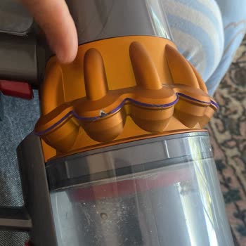 Dyson V15 Şarjlı Süpürgem 3 Ayda Deforme Oldu