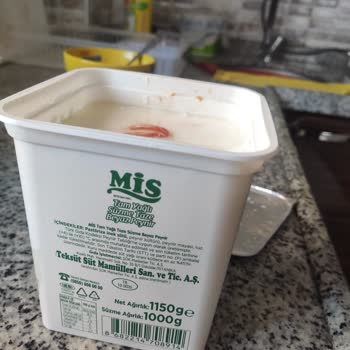Mis Süzme Peynir İçinde Kırmızı Sümüksü Bir Şey Çıktı