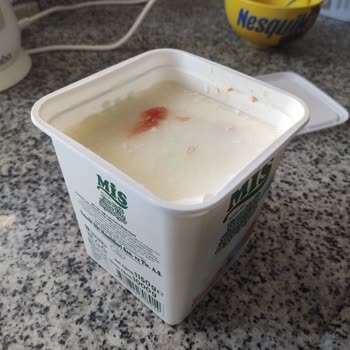 Mis Süzme Peynir İçinde Kırmızı Sümüksü Bir Şey Çıktı