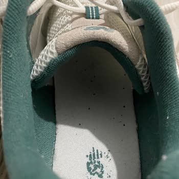 Yeni New Balance Ayakkabının Taban Kısmının Silinmesi Ve Tiftiklenme