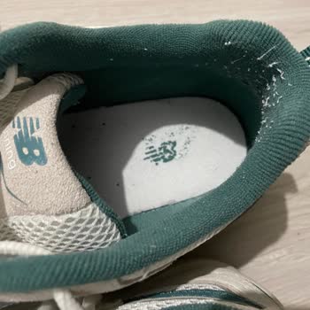 Yeni New Balance Ayakkabının Taban Kısmının Silinmesi Ve Tiftiklenme