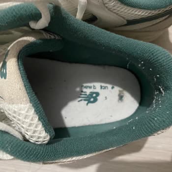 Yeni New Balance Ayakkabının Taban Kısmının Silinmesi Ve Tiftiklenme