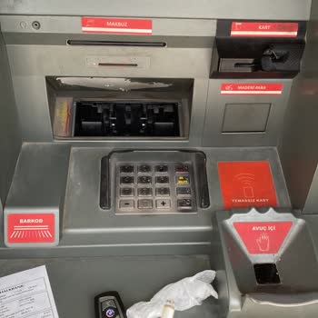 Ziraat ATM Parama El Koydu