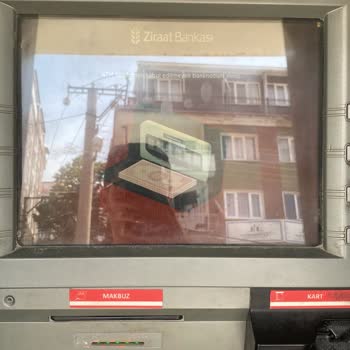 Ziraat ATM Parama El Koydu